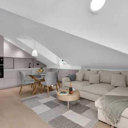 Penthouse Nikolina-50m To Beach! - Exklusiv Apartmán