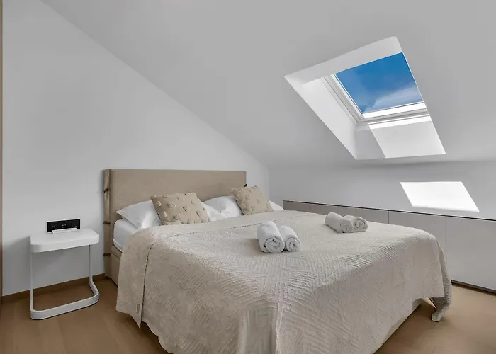 Penthouse Nikolina-50m To Beach! - Exklusiv *