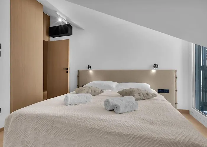 Penthouse Nikolina-50m To Beach! - Exklusiv