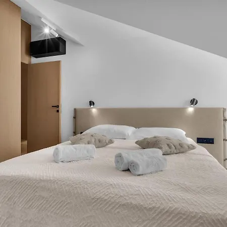 Penthouse Nikolina-50m To Beach! - Exklusiv